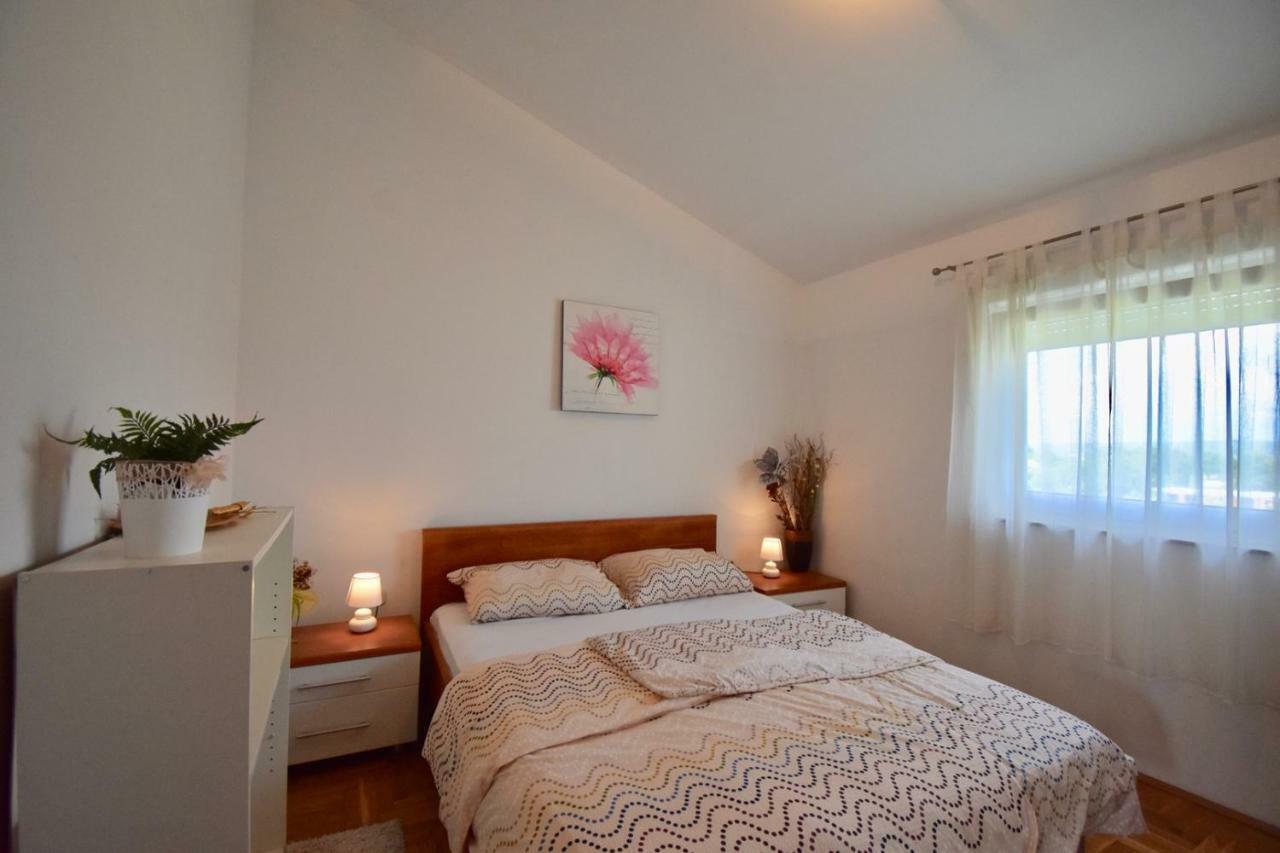 Comfortable Apartment Near The Hidrobaza Beach 스틴잔 외부 사진